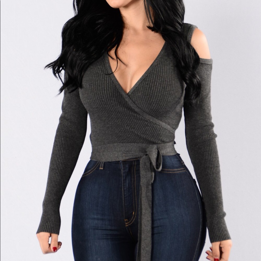 FASHION NOVA: Crop top